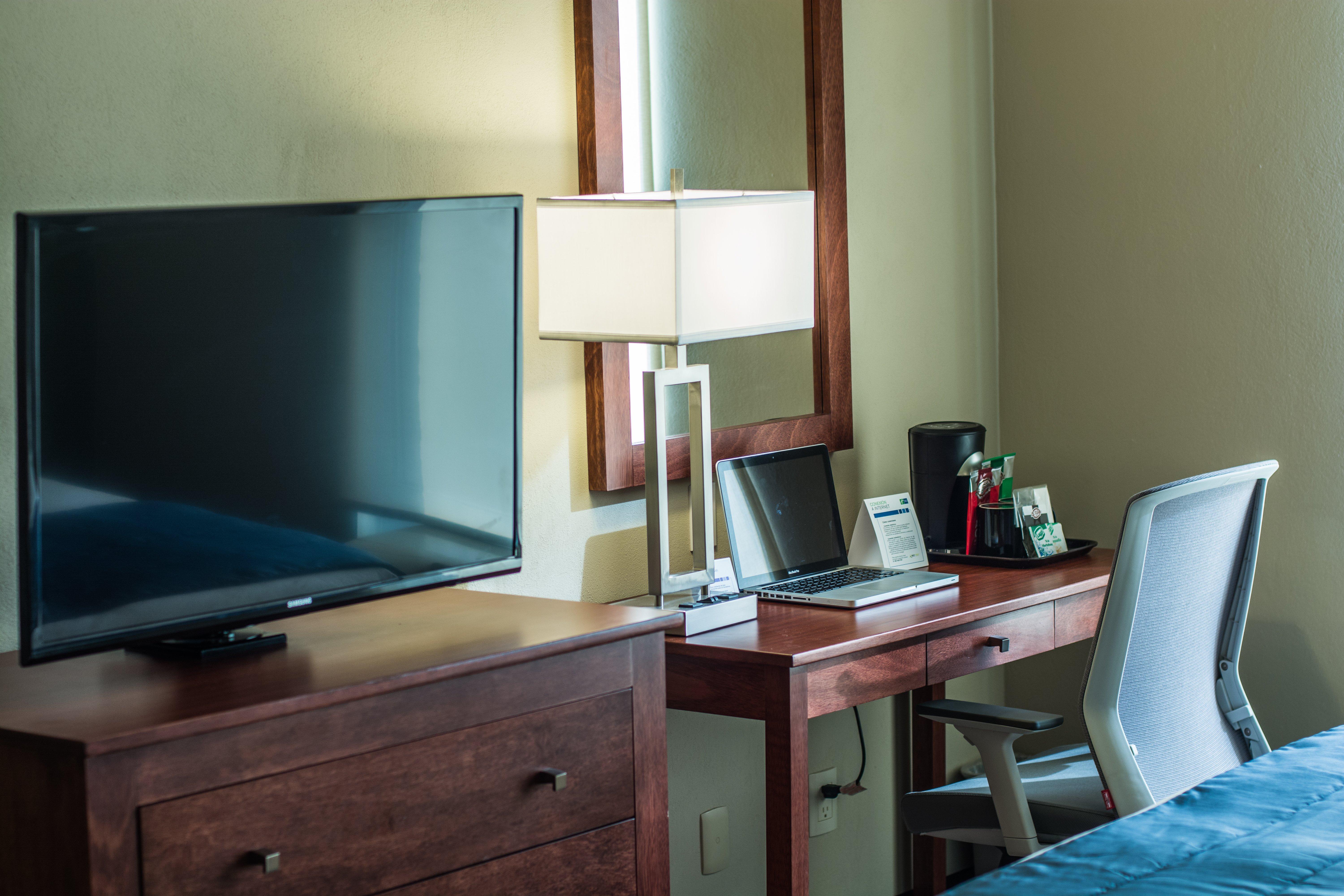 Holiday Inn Express Guadalajara Aeropuerto By Ihg Las Pintas Екстер'єр фото