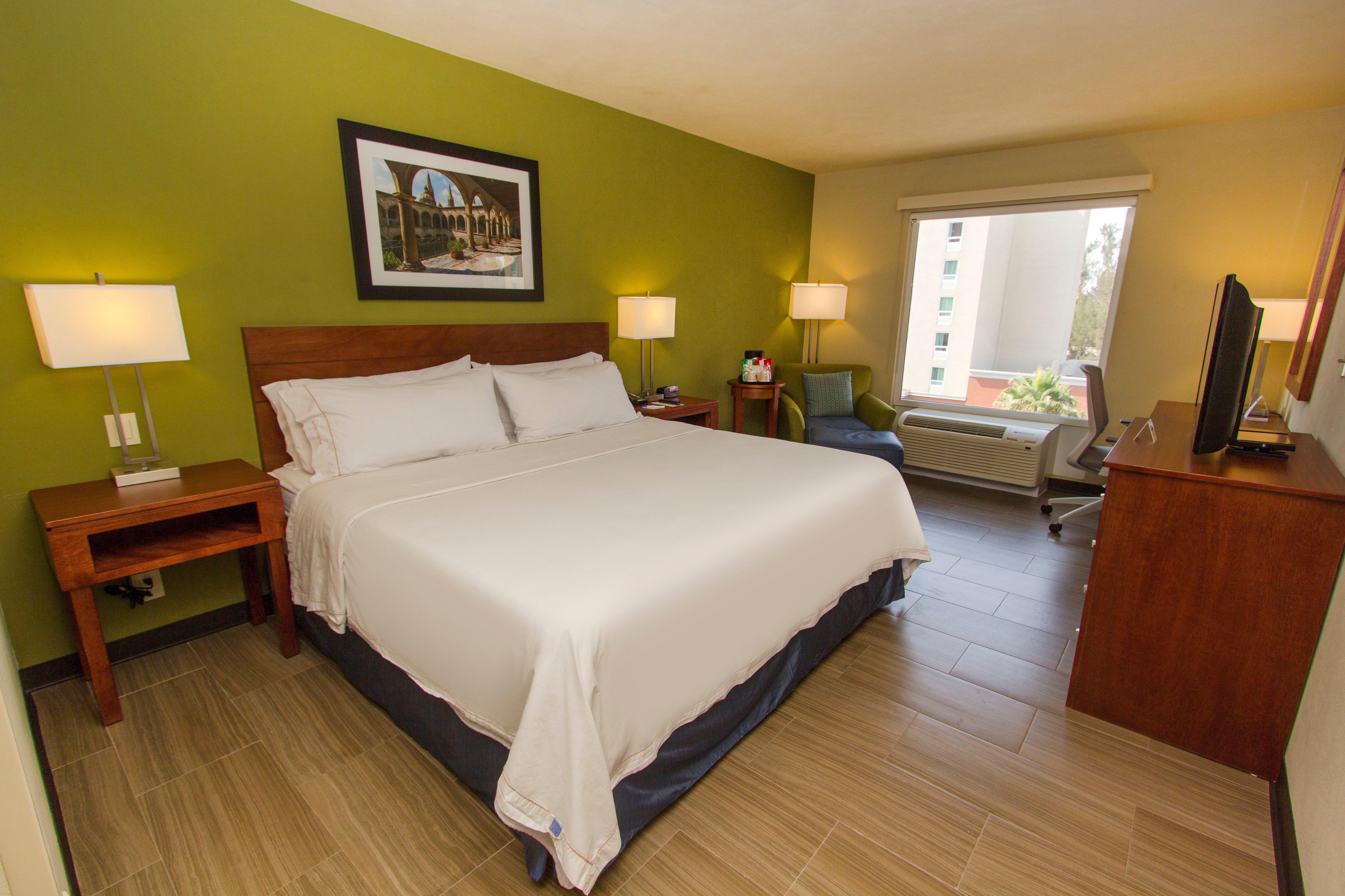 Holiday Inn Express Guadalajara Aeropuerto By Ihg Las Pintas Екстер'єр фото