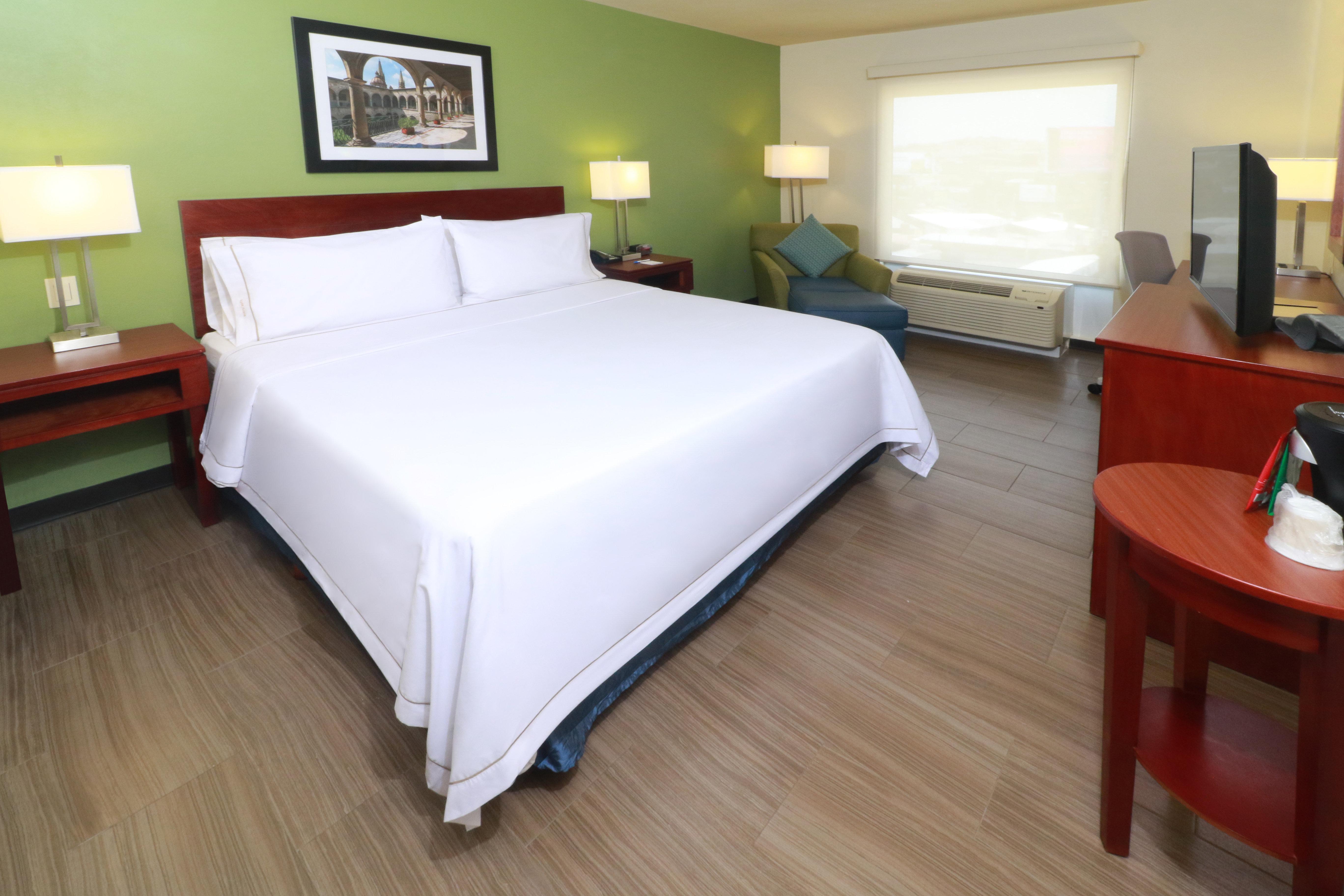 Holiday Inn Express Guadalajara Aeropuerto By Ihg Las Pintas Екстер'єр фото