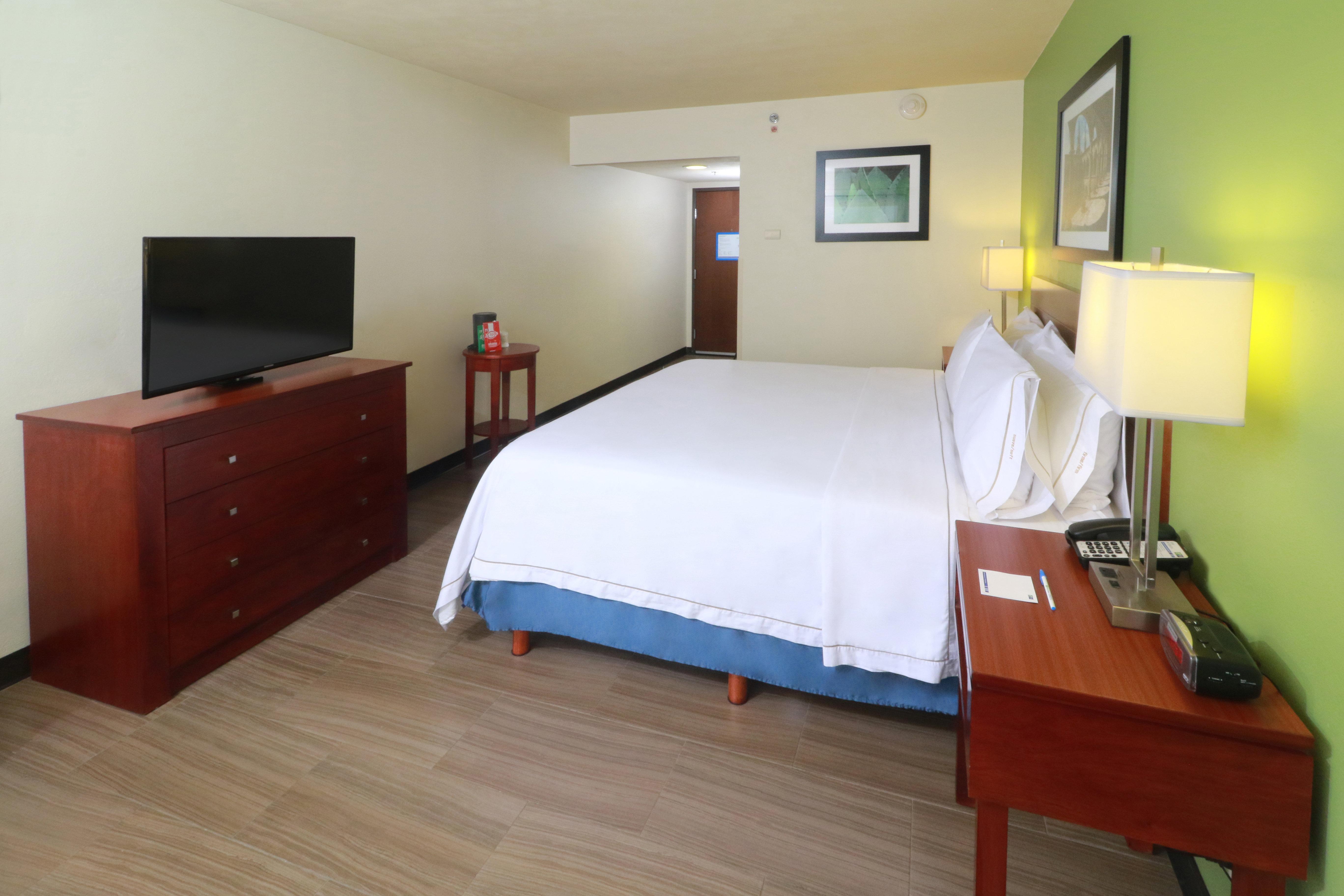 Holiday Inn Express Guadalajara Aeropuerto By Ihg Las Pintas Екстер'єр фото
