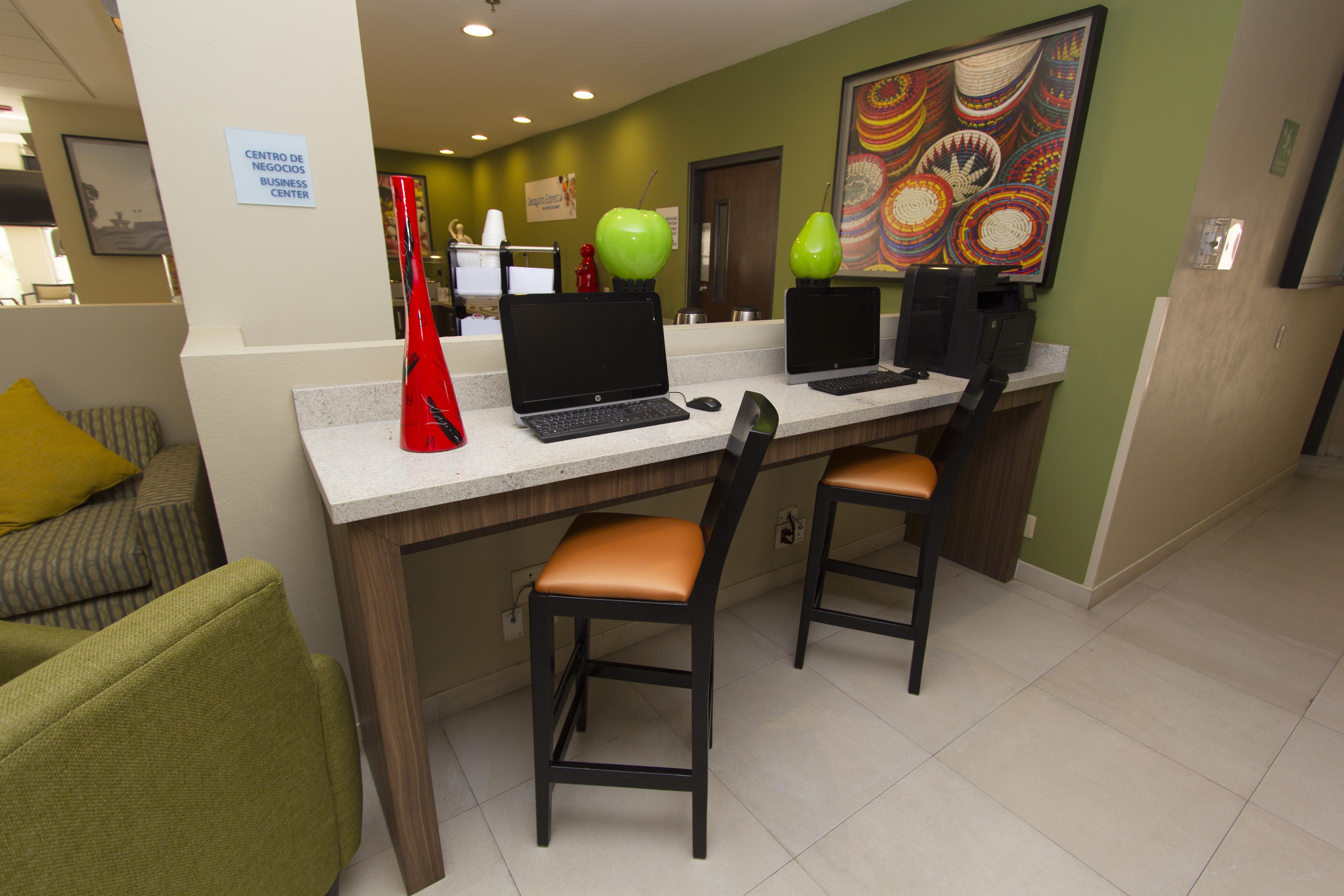 Holiday Inn Express Guadalajara Aeropuerto By Ihg Las Pintas Екстер'єр фото