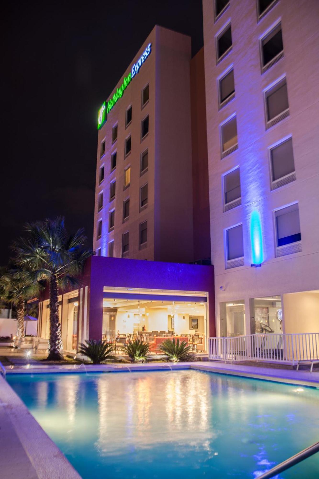 Holiday Inn Express Guadalajara Aeropuerto By Ihg Las Pintas Екстер'єр фото