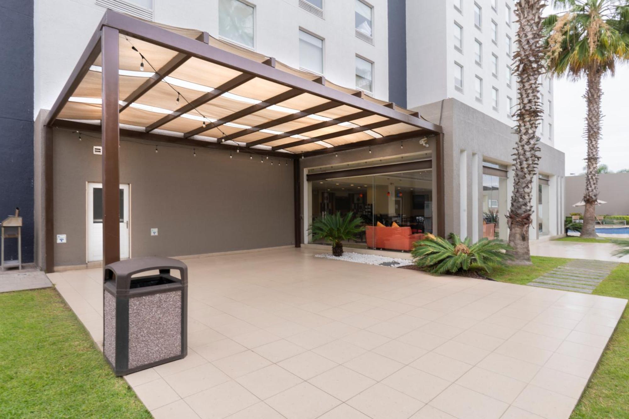 Holiday Inn Express Guadalajara Aeropuerto By Ihg Las Pintas Екстер'єр фото