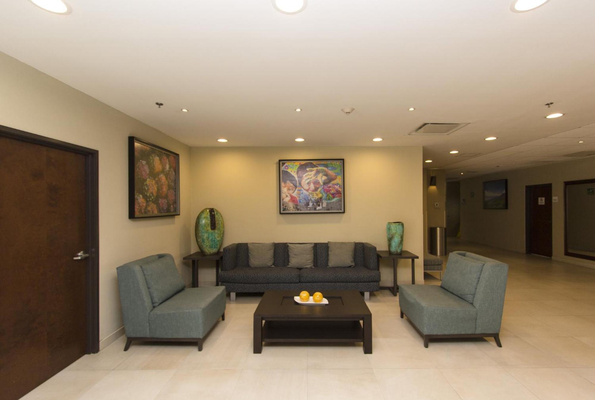 Holiday Inn Express Guadalajara Aeropuerto By Ihg Las Pintas Екстер'єр фото