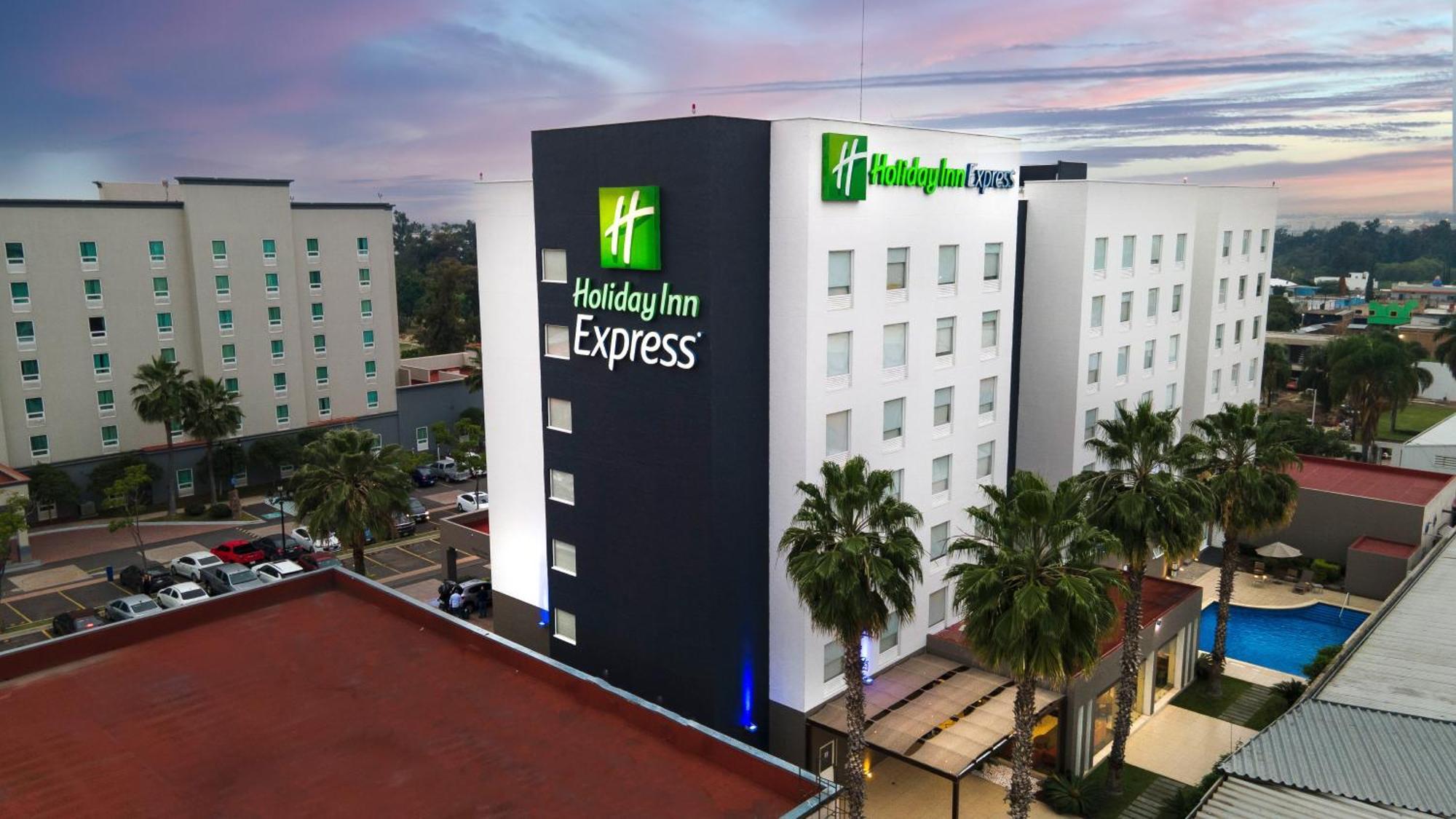 Holiday Inn Express Guadalajara Aeropuerto By Ihg Las Pintas Екстер'єр фото