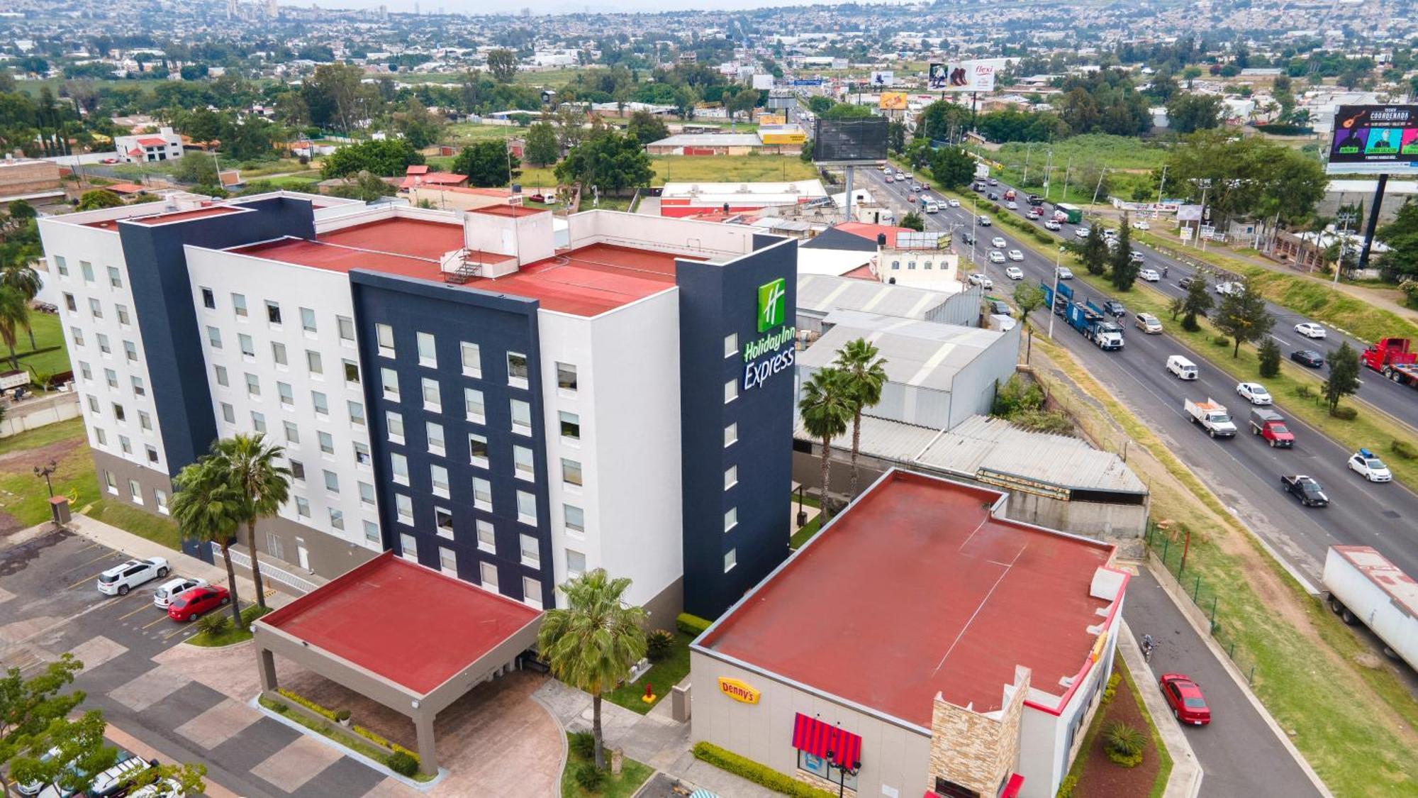 Holiday Inn Express Guadalajara Aeropuerto By Ihg Las Pintas Екстер'єр фото