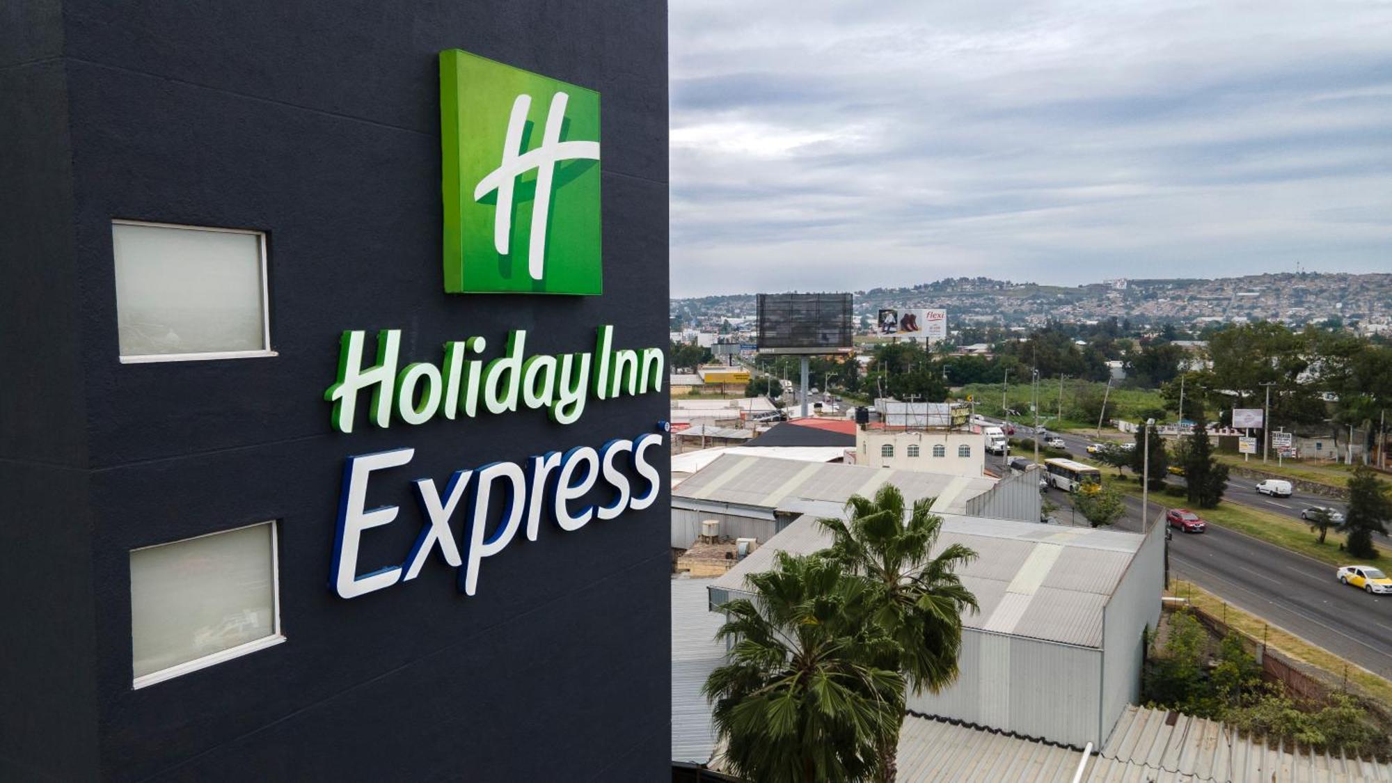 Holiday Inn Express Guadalajara Aeropuerto By Ihg Las Pintas Екстер'єр фото