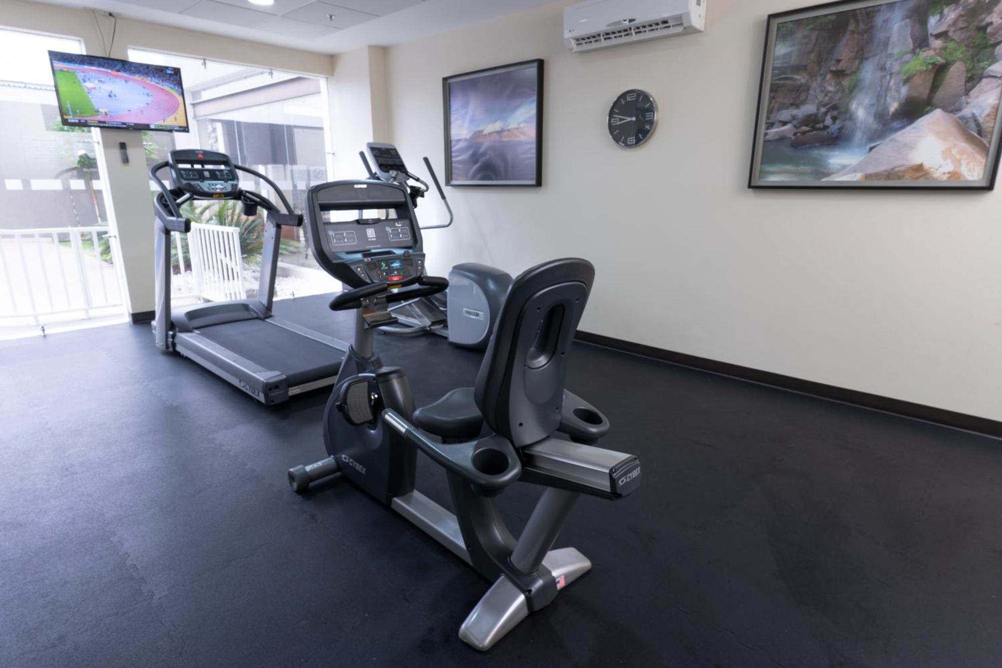 Holiday Inn Express Guadalajara Aeropuerto By Ihg Las Pintas Екстер'єр фото
