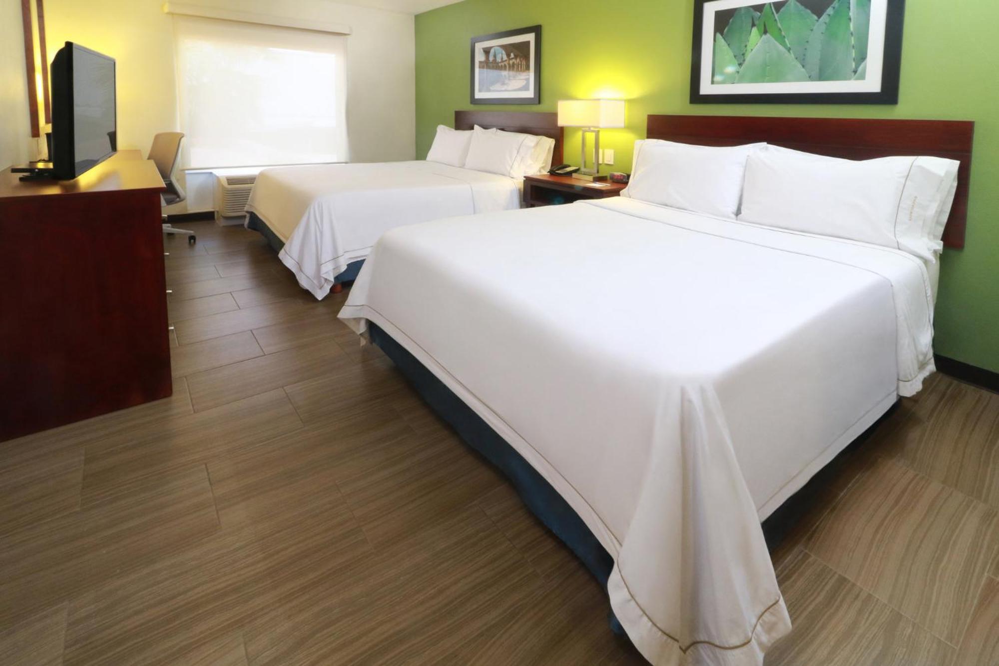 Holiday Inn Express Guadalajara Aeropuerto By Ihg Las Pintas Екстер'єр фото